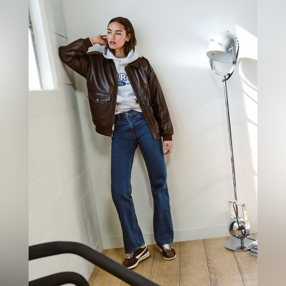 High Rise 90s Relaxed Jean - High Rise - Picture 2 of 6